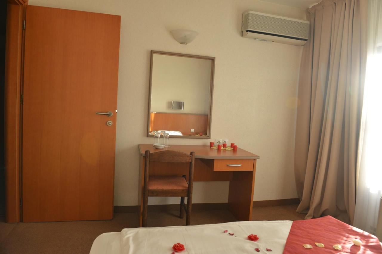 Hotel Bellevue Скопие Екстериор снимка