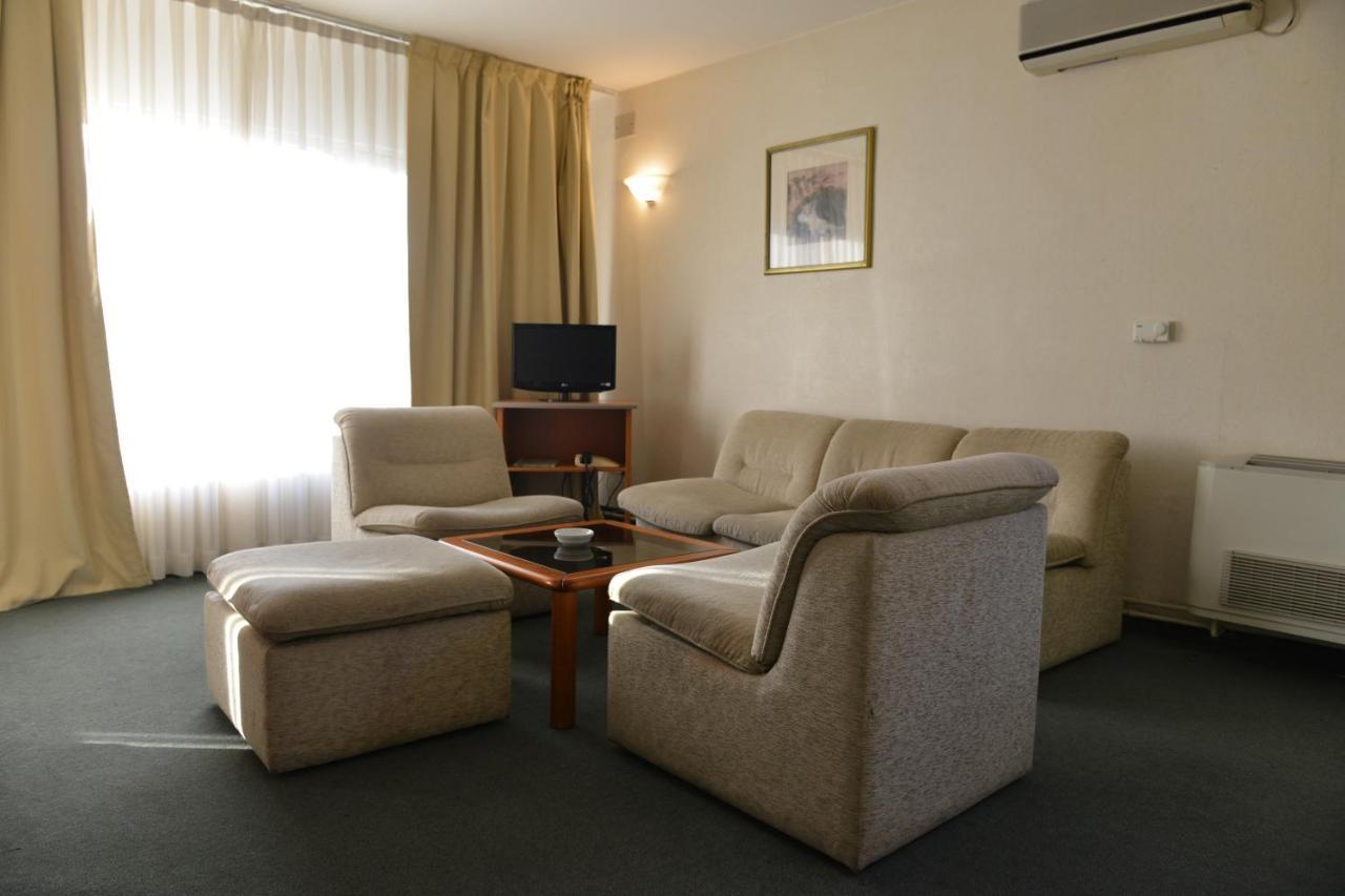 Hotel Bellevue Скопие Екстериор снимка