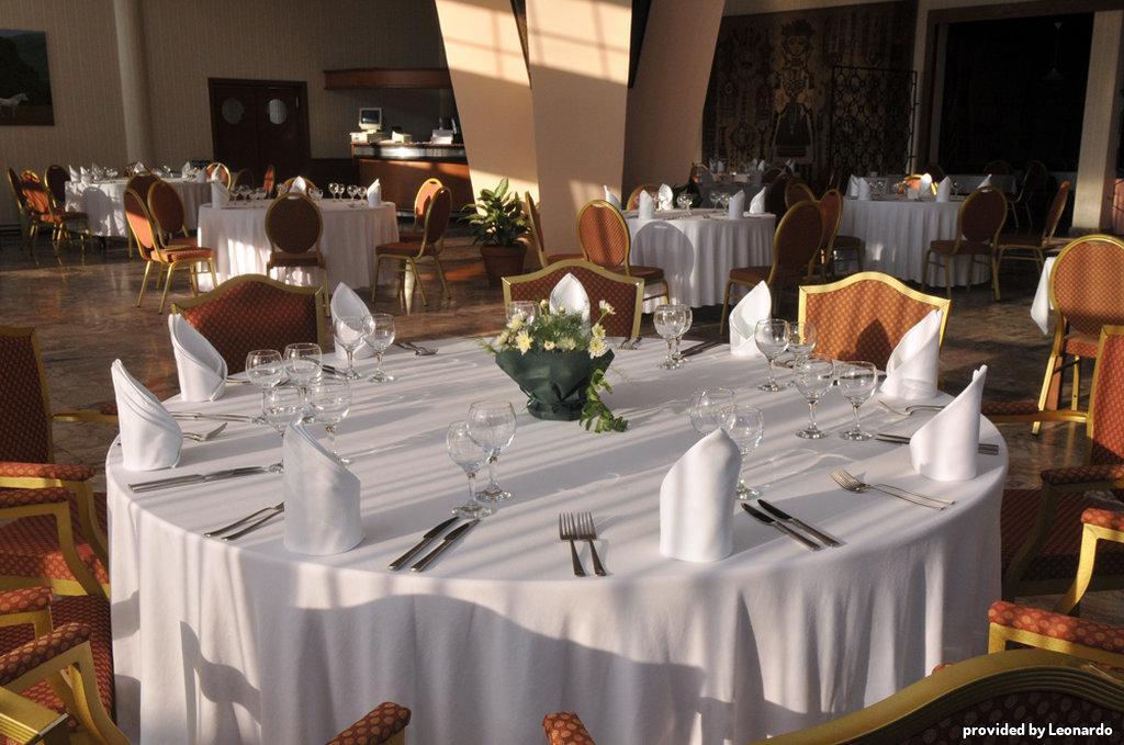 Hotel Bellevue Скопие Ресторант снимка