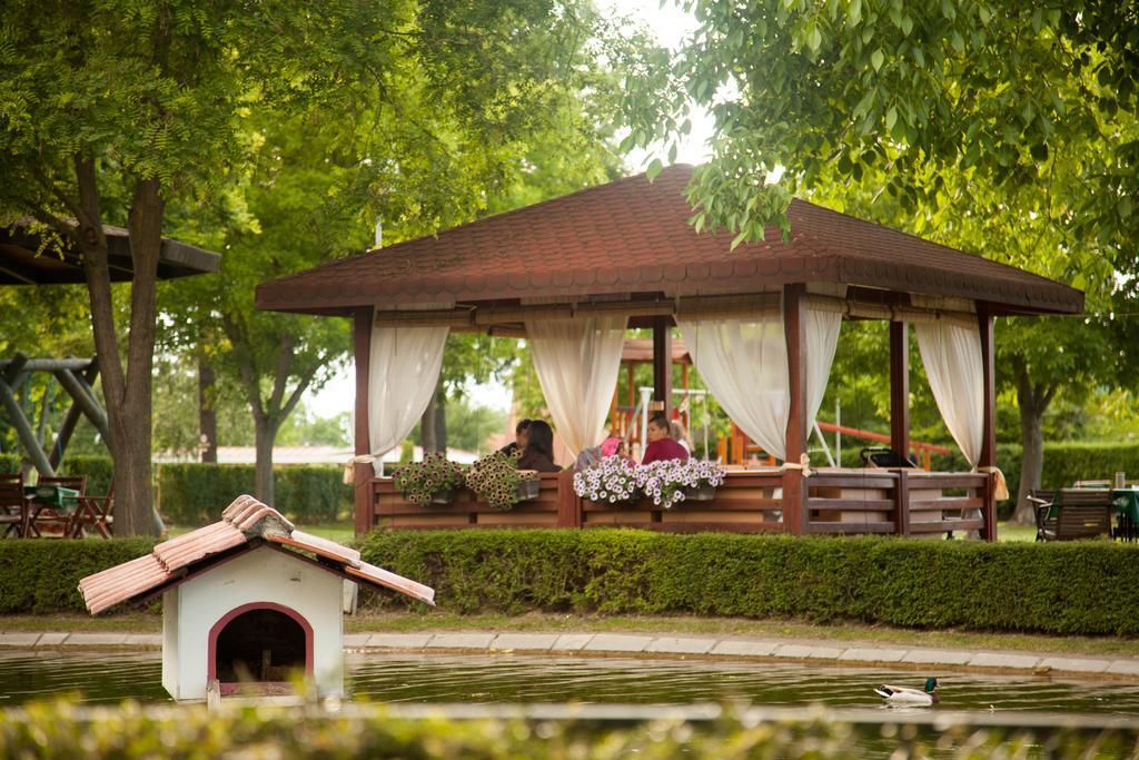 Hotel Bellevue Скопие Екстериор снимка